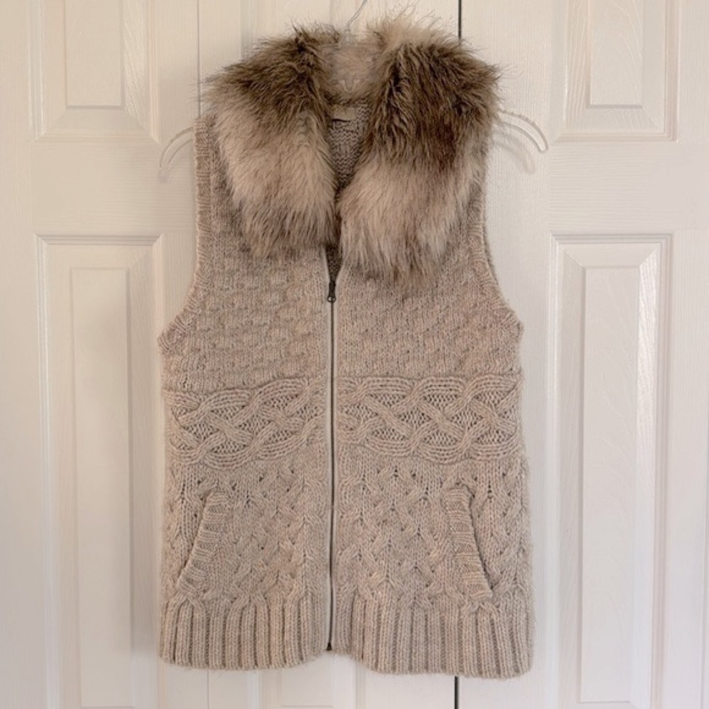 *Gently Worn* LOFT Women's Cable Knit Sweater Vest w/ Faux Fur Collar - Size L